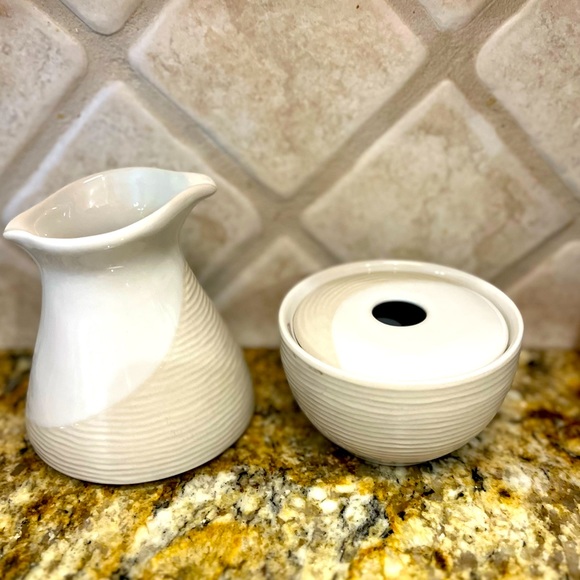 3 Piece Vintage Pfaltzgraff Creamer Sugar bowl 
with Lid - Picture 4 of 5